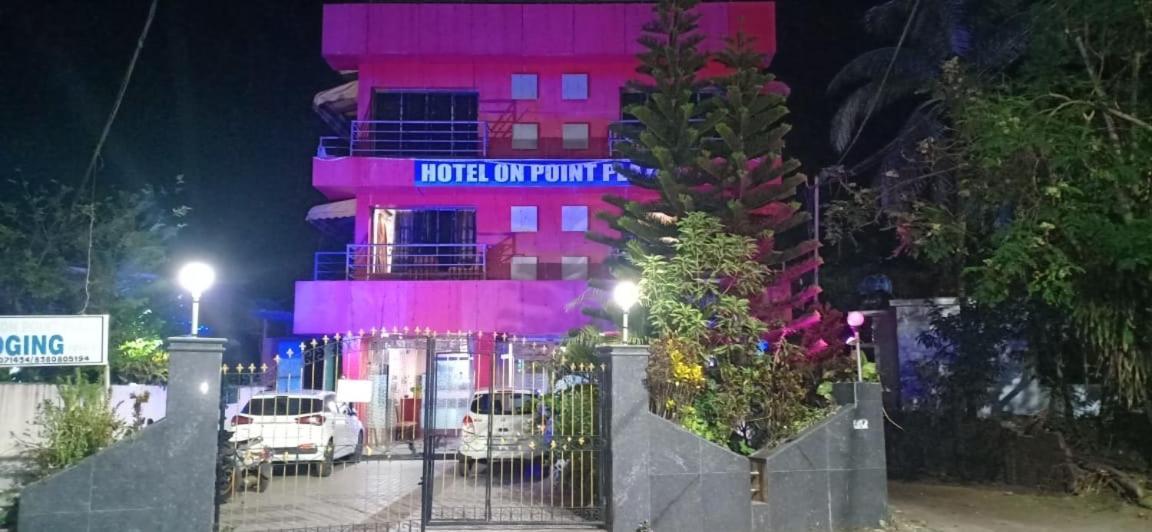 On Point Plaza Bed & Breakfast Murūd Dış mekan fotoğraf